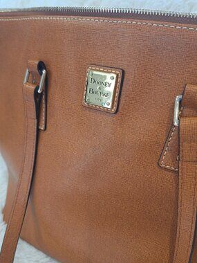 Dooney & Bourke Saffiano Wren Leather Zip Closure Tote in Neutral